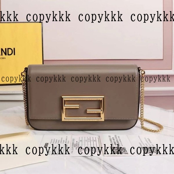 フェンディ ショルダーバッグ N級品 送料無料 - bags-03666