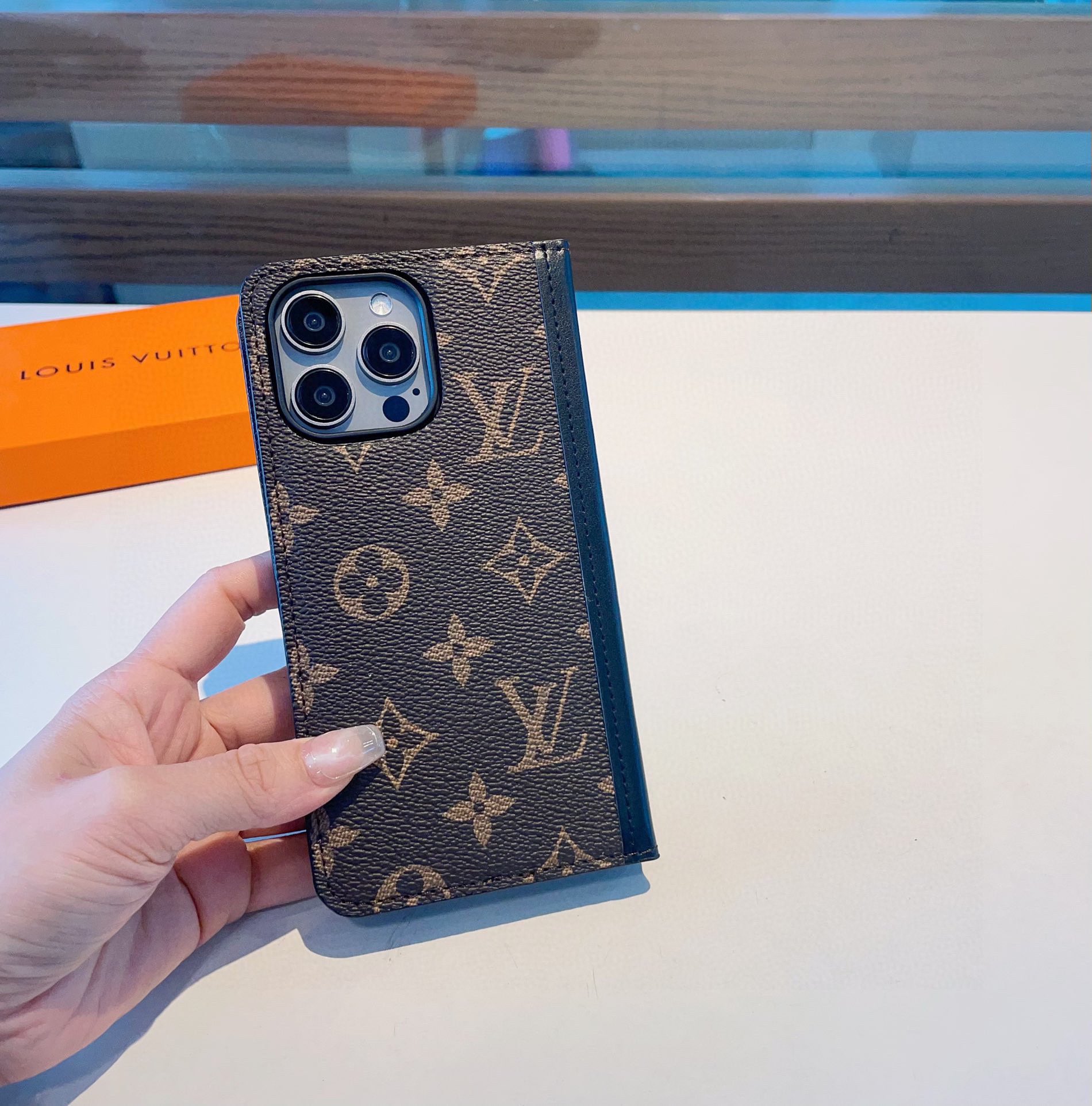 ルイ・ヴィトン iPhoneケース ブランドコピー 激安通販 - phoneCases-00045